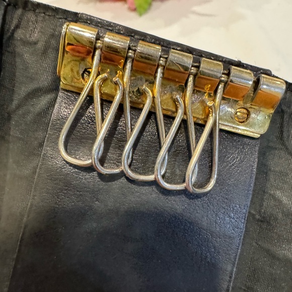 Authentic CHANEL caviar leather key case - Picture 4 of 12